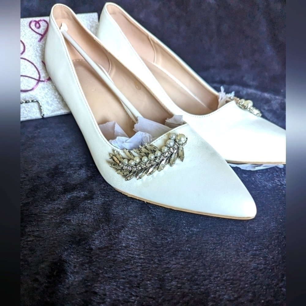 White High Heels 9.5 FLAWED ITEM